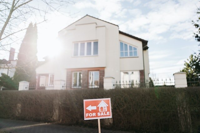 A for sale house placed on a street.