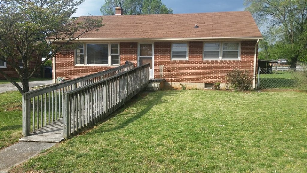 5208 Hollyhock Rd. Roanoke, VA Living In Roanoke