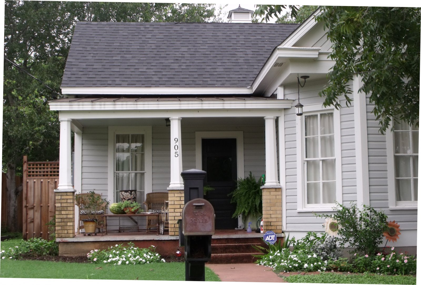 5 Ways To Make Your Old House Look New Again In Floresville