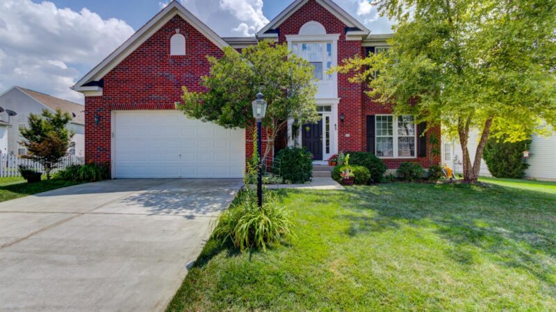 make your yard stand out - Selling Cincinnati house