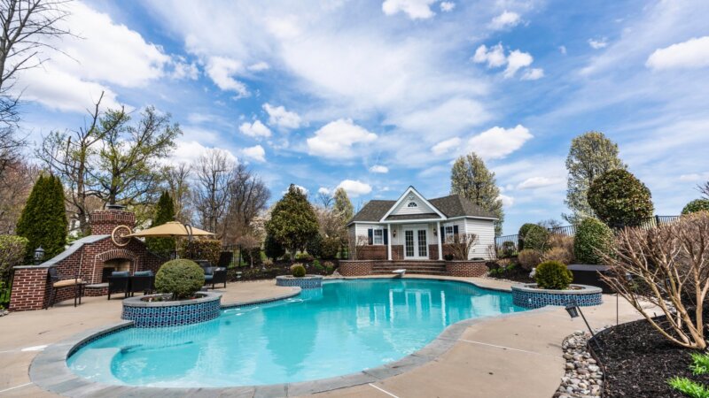 Homeowners associations - or HOAs - are becoming a more common sight in the world of real estate. If you’re part of one, they come with some added hurdles when selling your home. To make things crystal clear, here’s what you need to know about selling a Greater Cincinnati Area or Northern Kentucky house in an HOA.