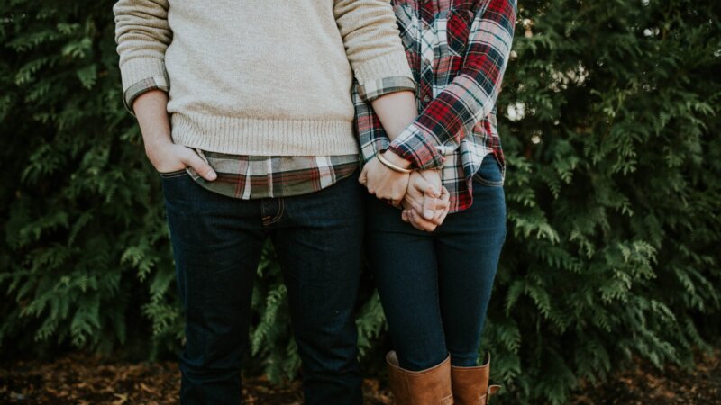 5 Incentives You Can Offer When Selling Your House in Greater Cincinnati Area or Northern Kentucky - Couple holding hands