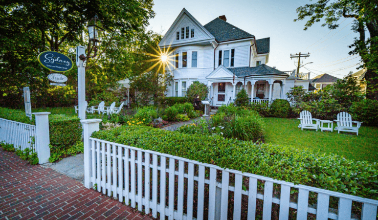 5 Landscaping Tips To Sell Your House In NKY or Cincinnati- Front yard