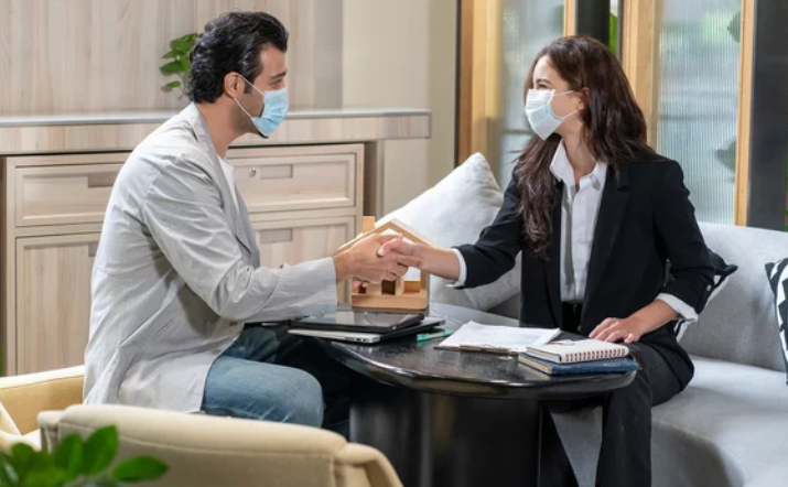 Home Selling Has Changed in the Wake of COVID-19- Facemask