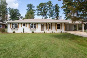 Realtor-house-listing-Holly Springs-GA