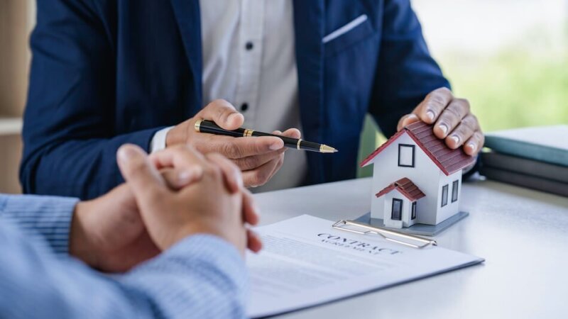 real estate agent works