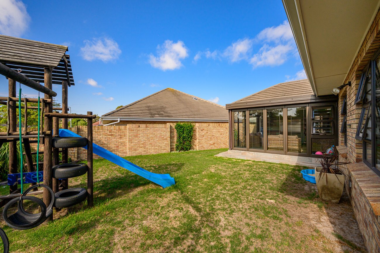 Heronwood Place, Weybridge Park, PortElizabeth Louw Lochner Properties