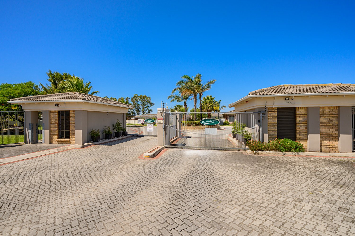 27 Novello Gardens,Hunters Retreat, PortElizabeth Louw Lochner