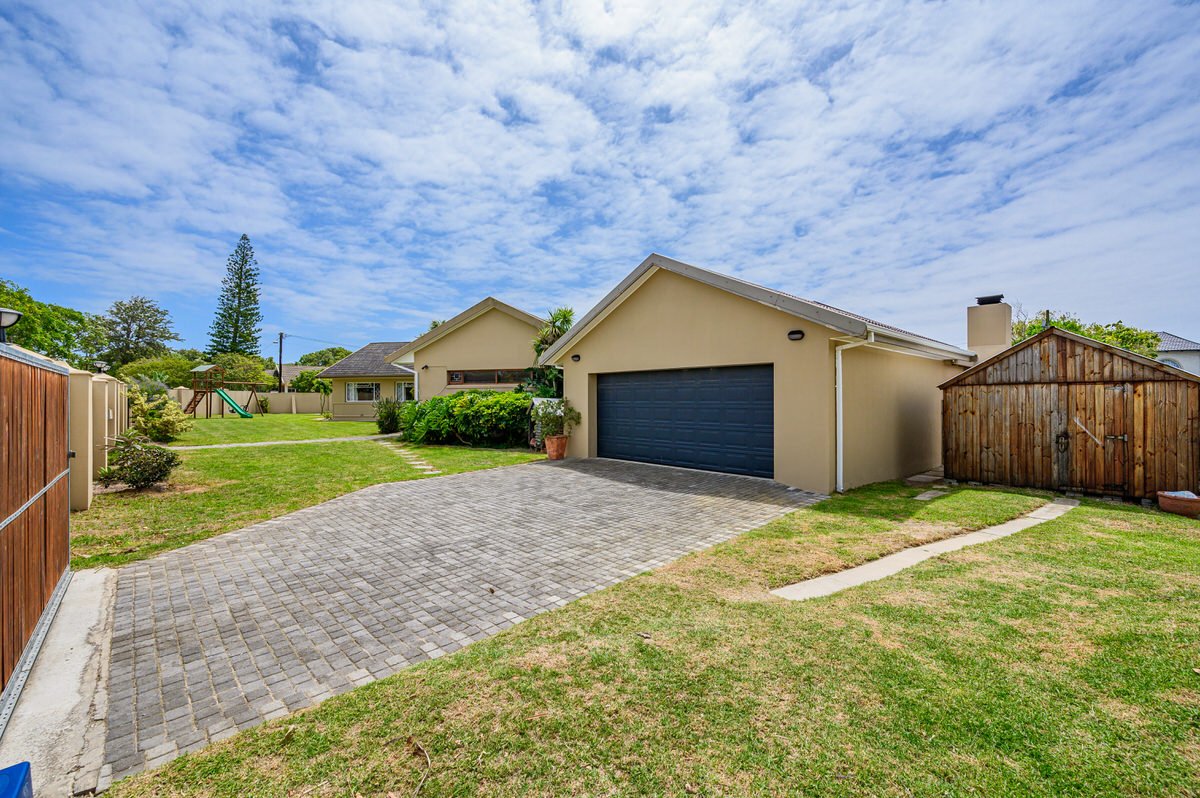 5 Bedroom House for Sale in Sunridge Park, PortElizabeth Louw