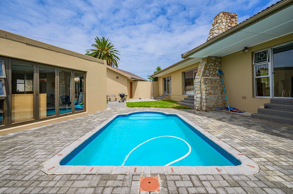 5 Bedroom House for Sale in Sunridge Park, PortElizabeth Louw