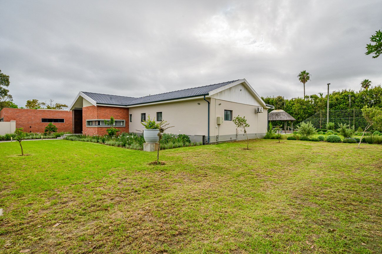 4 Bedroom Home, Sunridge Park, PortElizabeth. Louw Lochner Properties