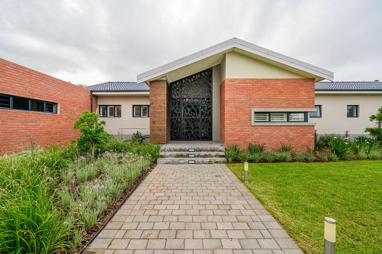 4 Bedroom Home, Sunridge Park, PortElizabeth. Louw Lochner Properties