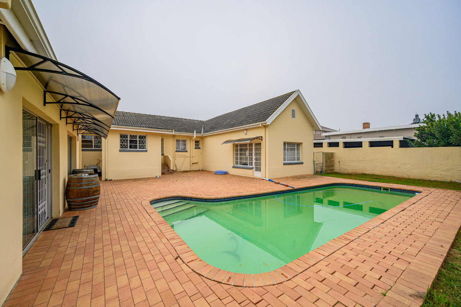 4 Bedroom House for Sale in Sunridge Park, PortElizabeth Louw