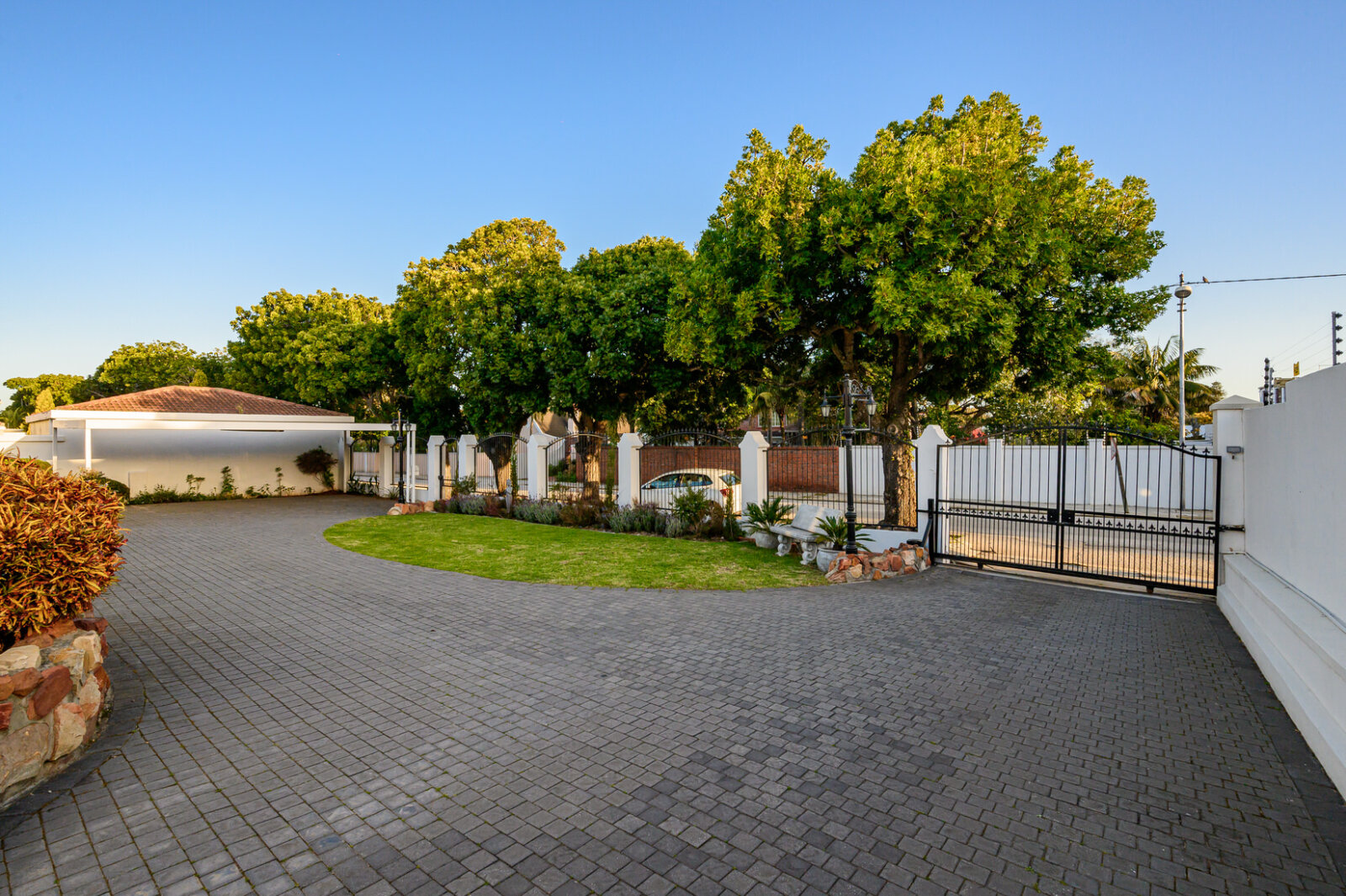 3 Bedroom House for Sale in Mill Park, PortElizabeth. Louw Lochner