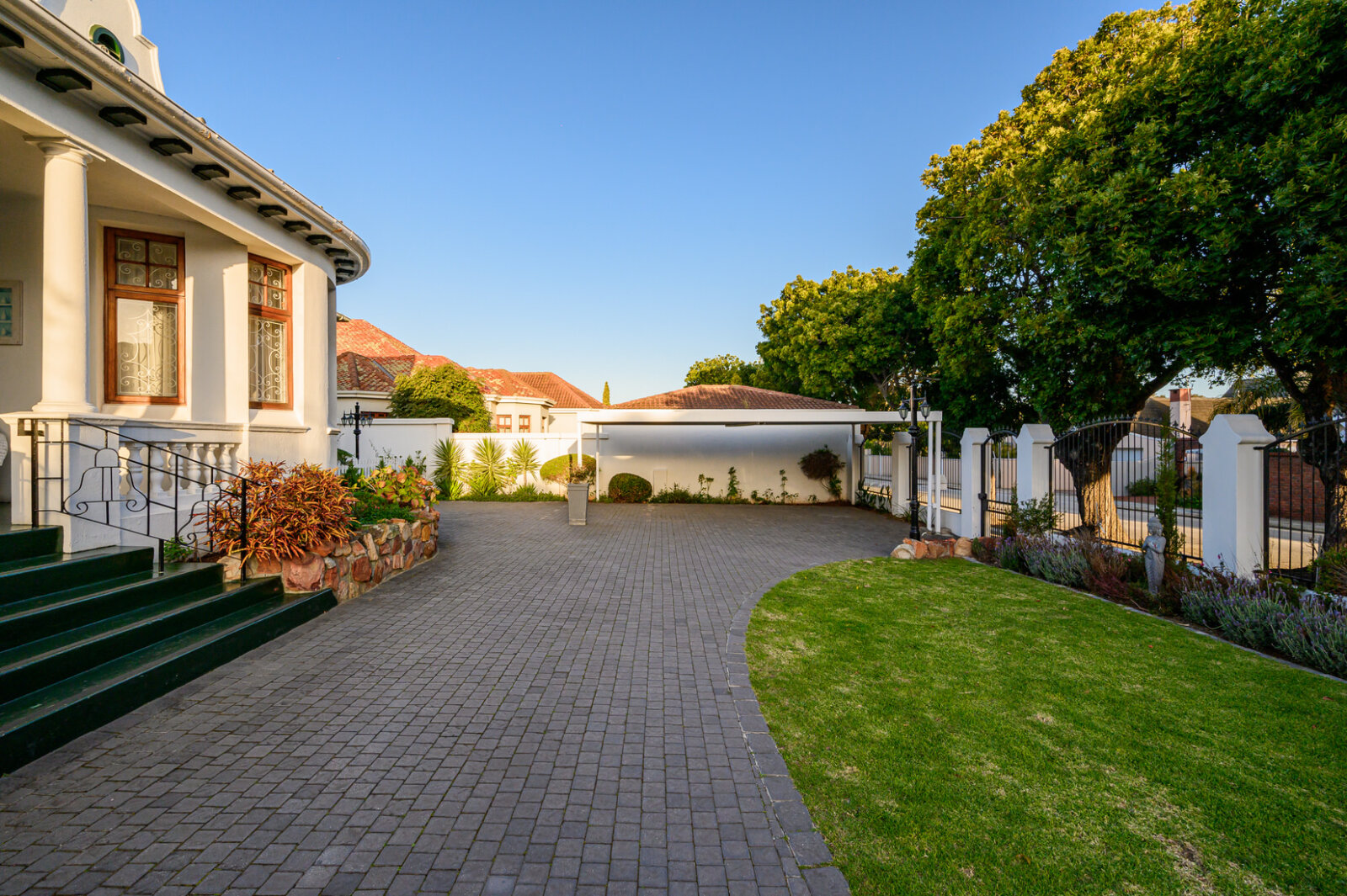 3 Bedroom House for Sale in Mill Park, PortElizabeth. Louw Lochner Properties