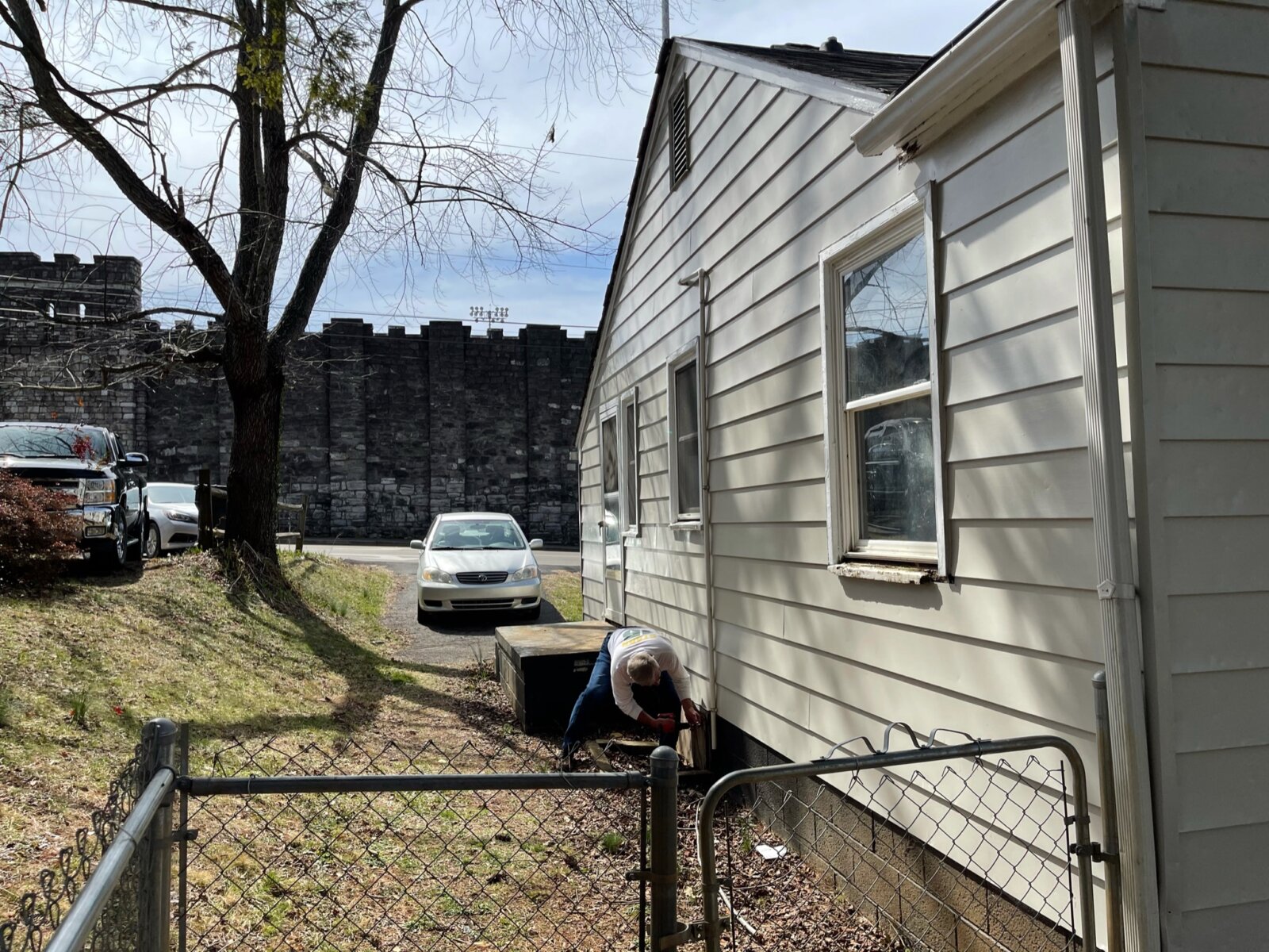 Duplex! 607 and 609 Weaver Pike, Bristol, Tennessee AwesomeWholesalerLLC