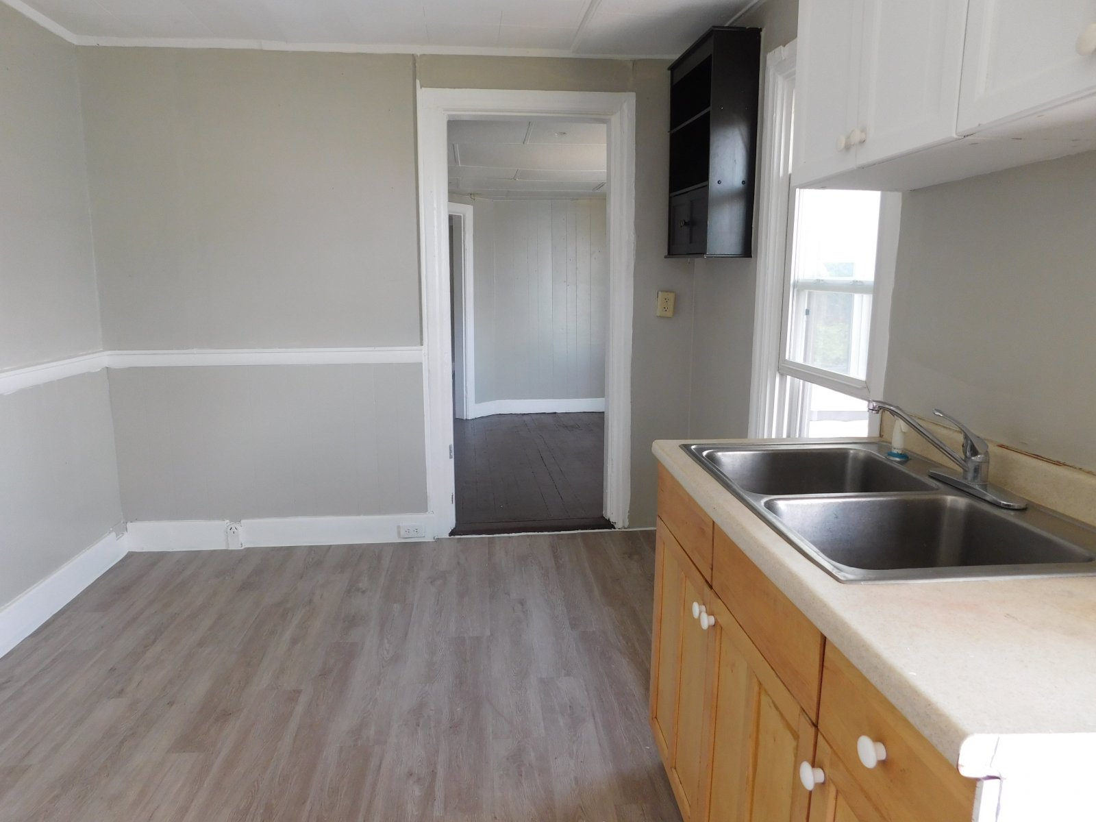 MultiUnit Apartment Building with 4 Units & Excellent Cash Flow