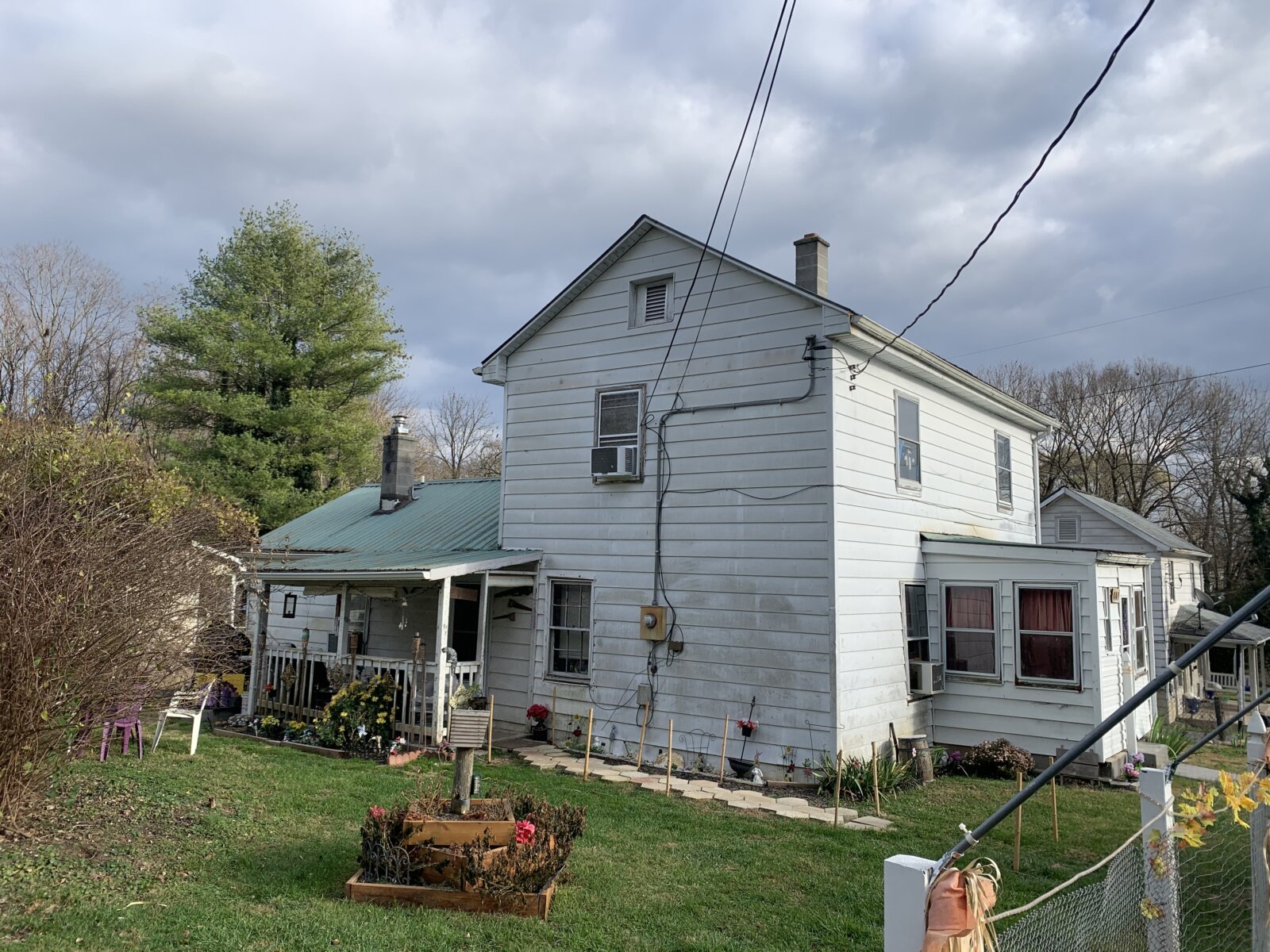 Single Family House in Charlestown, WV for only 69,000. Fix and Flip