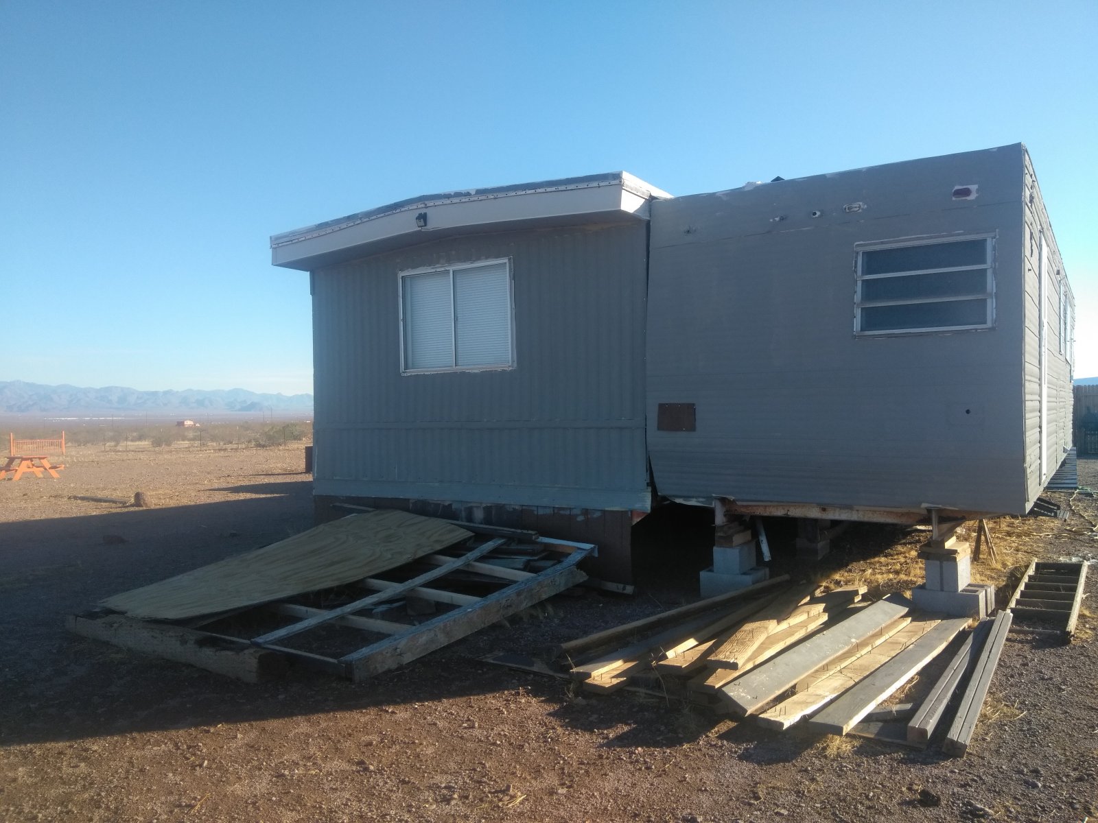 2.35 Acres Golden Valley, Mohave County, AZ (MOBILE HOME)