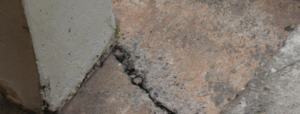 slab crack in houston. Dealing with the foundation before selling
