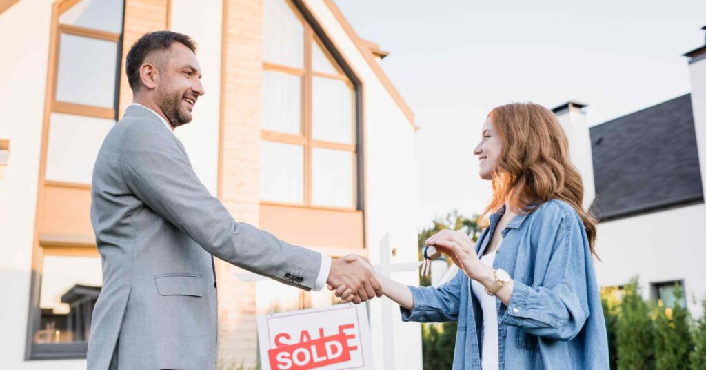 Real estate sign indicating potential savings without an agent