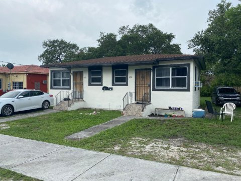 2400 NW 61st St Miami, FL 33142, USA