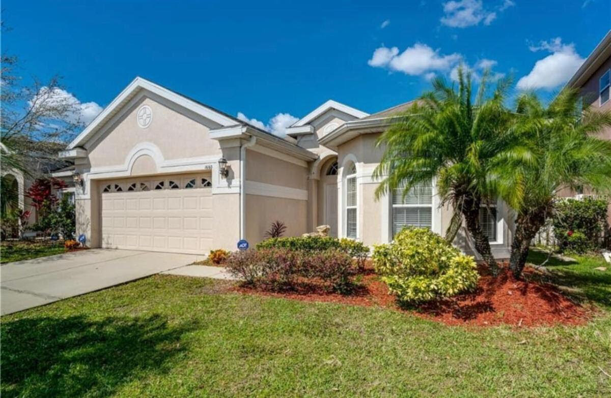 1660 Derby Glen Dr Orlando, FL 32837, USA Miami Wholesale Homes®
