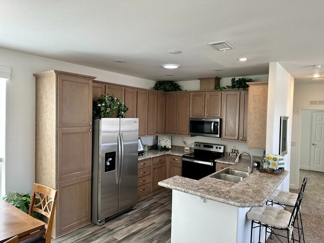 10 Mobile Home Kitchen Ideas 2023 (to Refresh the Area)  Home kitchens,  Mobile home kitchens, Mobile home kitchen