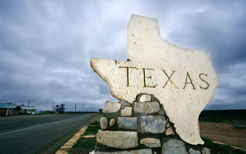 Sell A House in Texas Now or Wait (2026 Market Analysis)