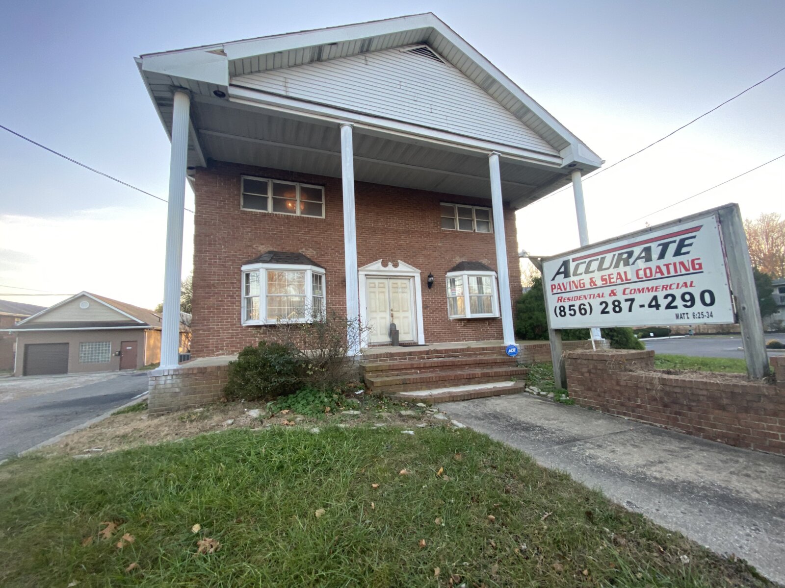 Huge Potential property zoned Residential and Business WHOLESALE