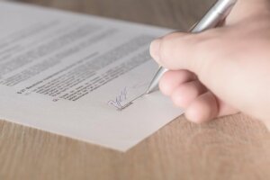 Terminate lease contract of tenant to sell house in Tucson