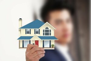 Offering an incentive to tenants when selling a rental house in Tucson