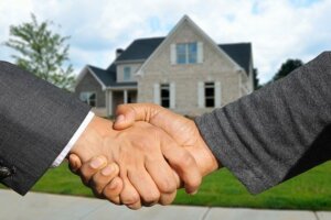 Listing with a real estate agent to sell house in Tucson