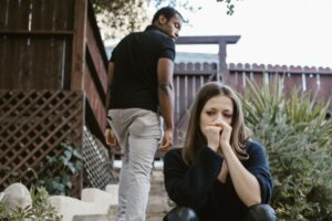 Keep your emotions in check when selling house during divorce