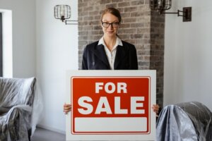 Selling your house through a real estate agent in Tucson