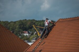 avoid expensive roof repairs by selling your house directly