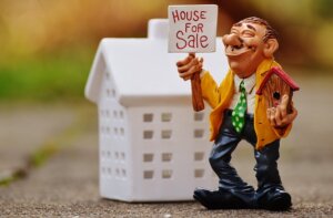 Selling your house through a real estate agent in Tucson