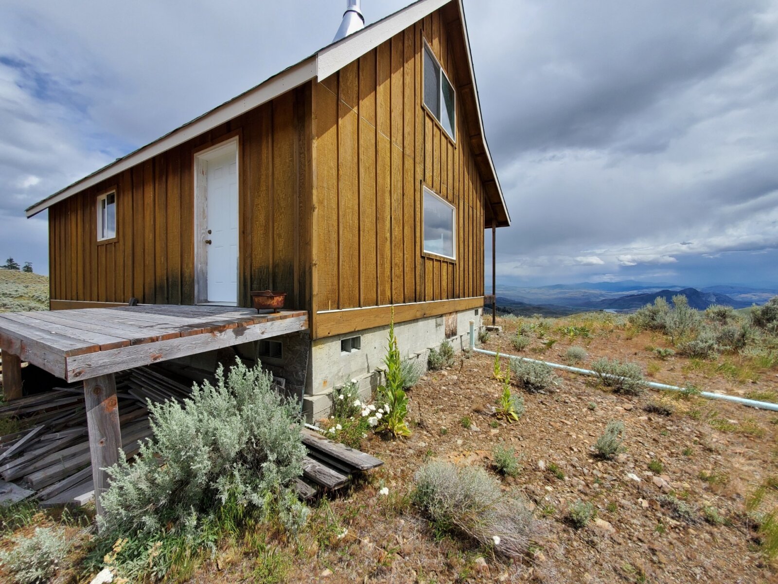 59 Bob Rd. Tonasket, WA 1080 sq ft Cabin on 40 Acres