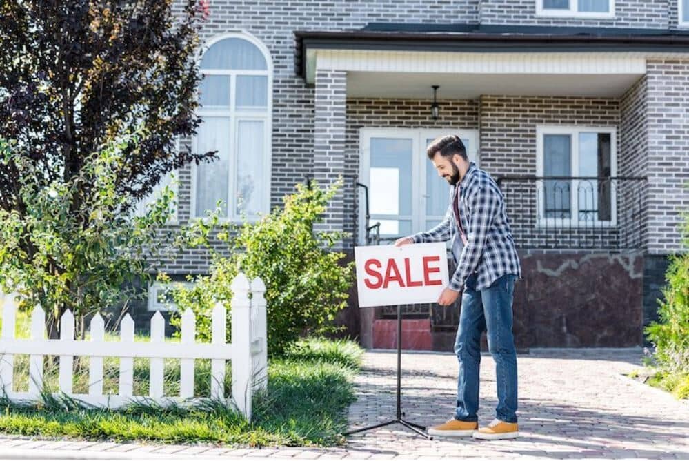 Free Guide: How to Sell a House at The Best Time