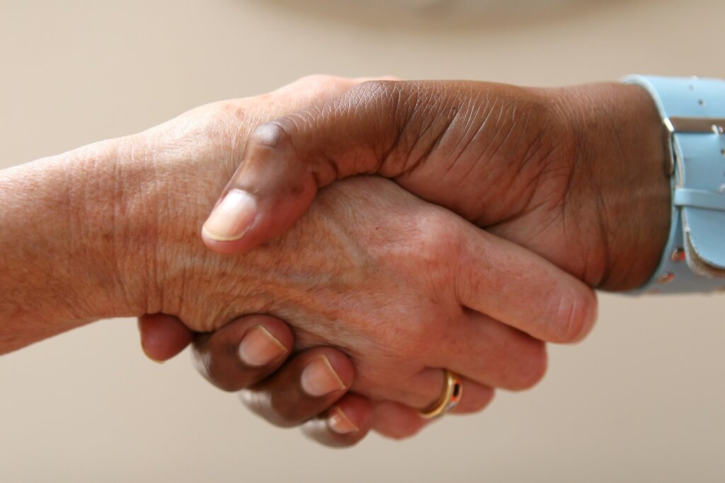 Realistic expectations let you strike a mutually beneficial accord!
Alt tag: Shaking hands after agreeing on the price.
