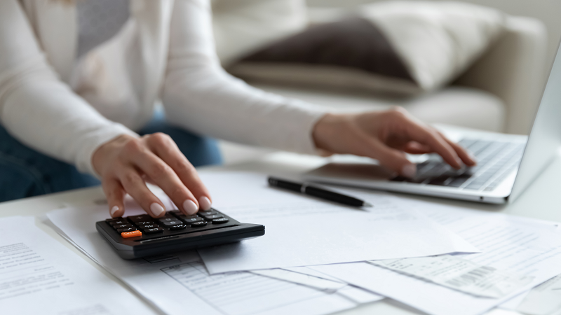 A homeowner calculating the closing costs for the sale of her house in Tyler, Texas